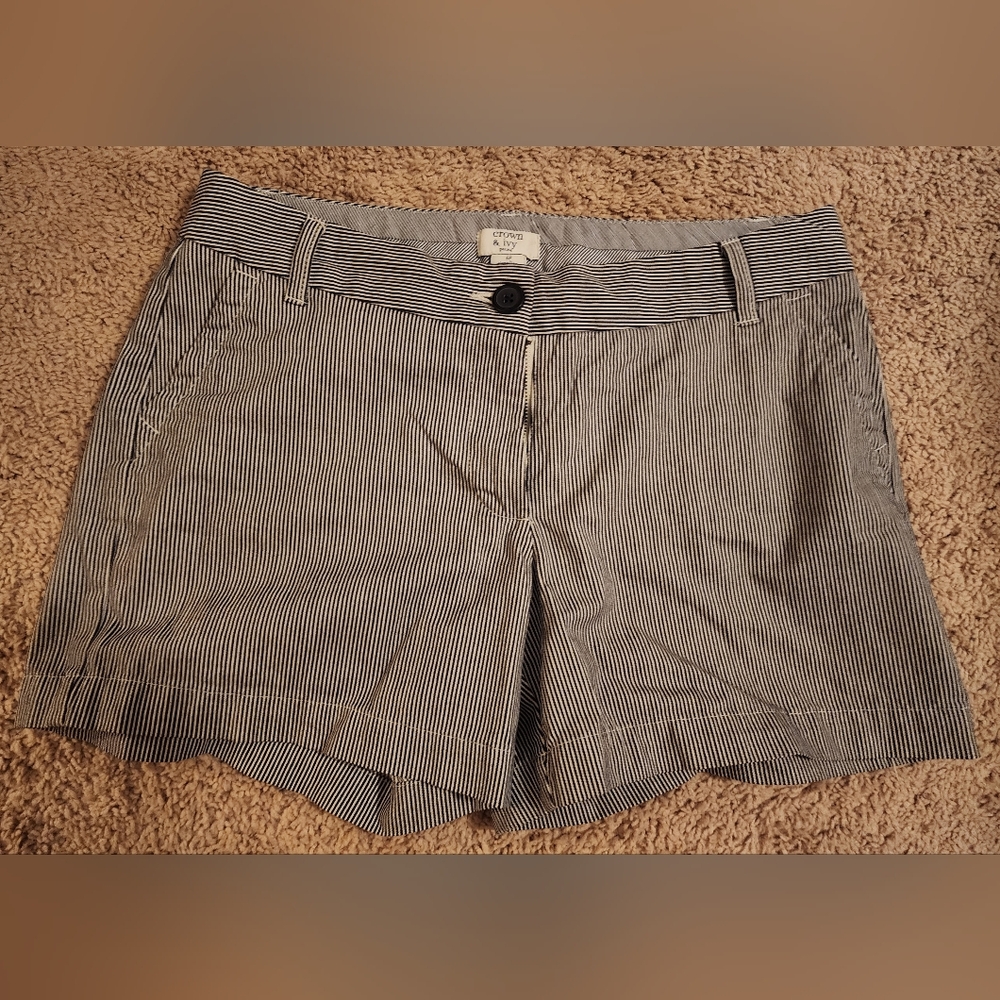Excellent Used condition Crown and Ivy 6 petite navy and white stripe shorts
